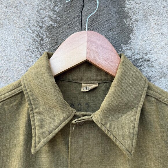 40's US Military Tan Khaki Patched Button Down Shirt - Picture 9 of 10
